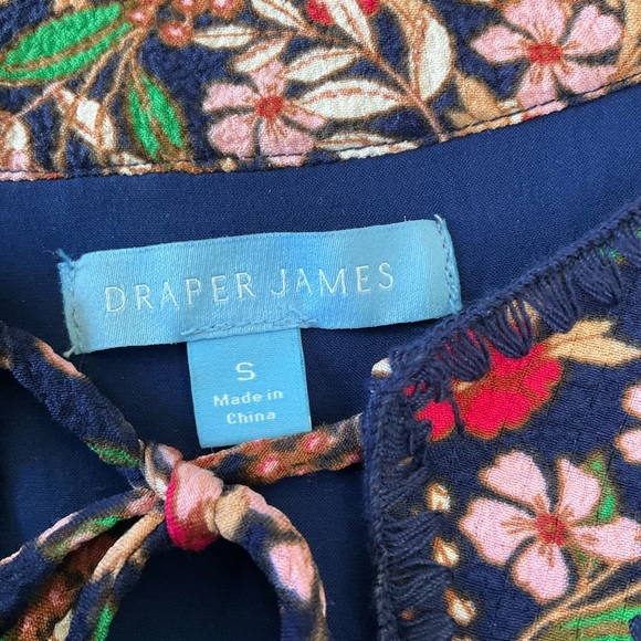 Draper James Navy Floral Tie-Neck Short Sleeve Blouse Size S - Picture 8 of 12